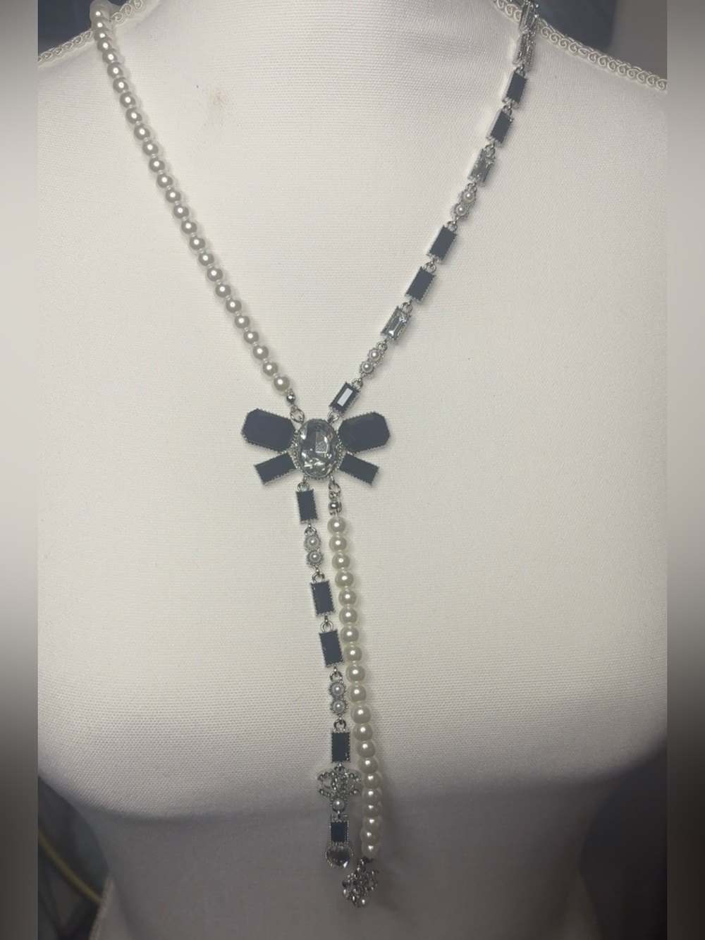 Elegant Pearl and Crystal Drop Necklace - Black & White
